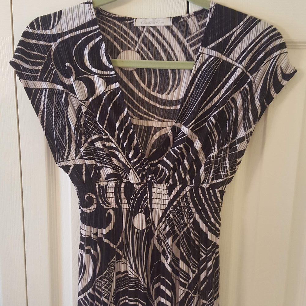 Charlotte Russe Black/White Top  0025